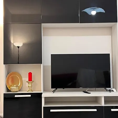 Glam Lake View Apartment *