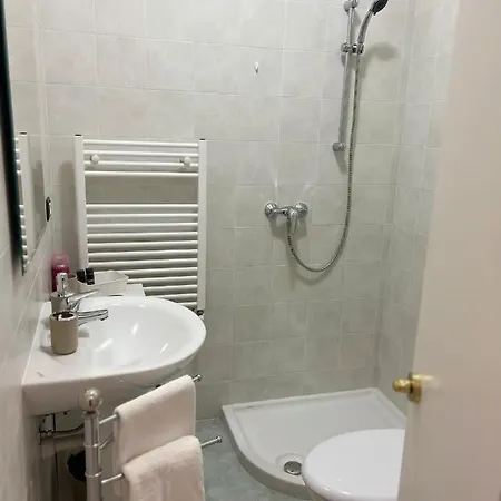 Glam Lake View Apartment